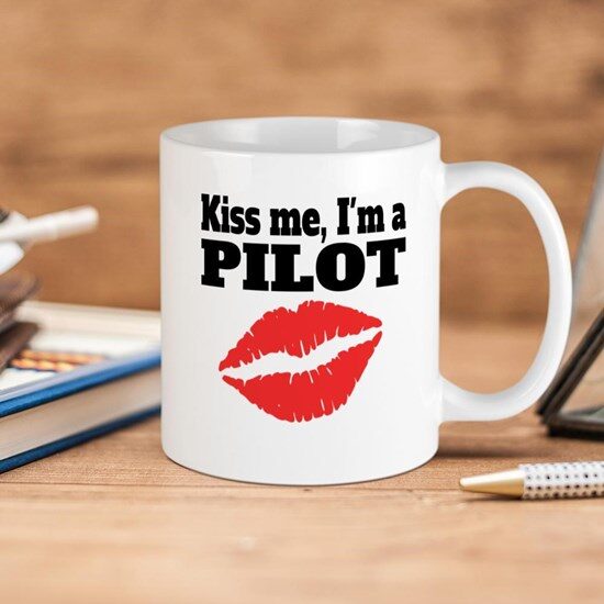 ماگ خلبانی طرح Kiss me i'm a pilot